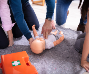Los primeros auxilios básicos para bebés que debes conocer